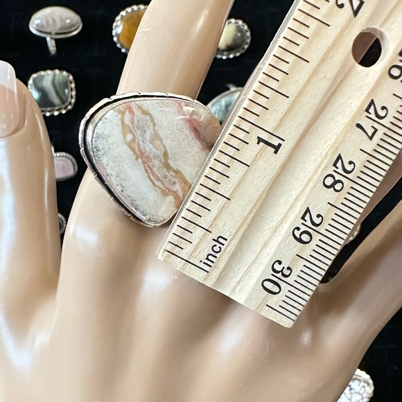 Is natural, banded, agate, teardrop, pear silver overlay stamped 925 size 8.5 - Picture 8 of 10